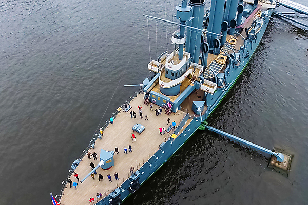 포토 JPG 해외이미지 외관 유럽 무기 교통시설 하늘 사람 사람없음 물 여름 파란색 강 도시 보트 역사 재산 성자 주차 심볼 정박 박물관 군용 함선 러시아 육군 기념물 천연기념물 오로라 혁명 공산주의 러시아인 복원 소비에트 옛날 해외포토 자연요소 서양인 계절 나라 종교 컬러 교통 컨셉 배_교통 자연현상 군대 금융 시설 파일형식 이미지허브