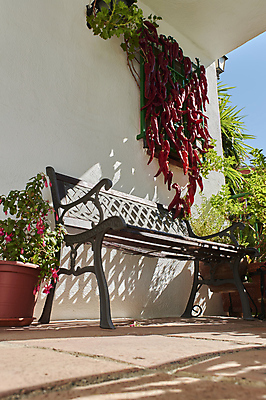 포토 JPG 해외이미지 전통 꽃 유럽 줄 벤치 주택 건조 매달리기 그림자 사람없음 장식 빨간색 햇빛 우주 정원 맑음 화환 성장 흰색 시골 오픈 뜨거움 양념 그룹 닫기 다발 향신료 지역 향료 후추 칠레 셔터 밭일 특별함 많음 해외포토 식물 나라 컬러 컨셉 의자 모션 날씨 건물 태양 남아메리카 향기 냄새 향미료 파일형식 이미지허브