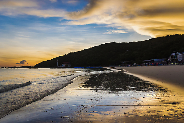 포토 JPG 해외이미지 구름 계절 모래 파도 바다 백그라운드 오렌지 자연 하늘 아침 날씨 휴가 휴식 파노라마 풍경 사람없음 야외 물 여름 파란색 빛 컬러풀 햇빛 태양 반사 일출 맑음 놀람 새벽 서핑 땅 속도 상승 넘어짐 수평선 해외포토 주간 자연요소 감정 컬러 컨셉 과일 모션 촬영기법 표정 노을 수상스포츠 생태계 파일형식 이미지허브