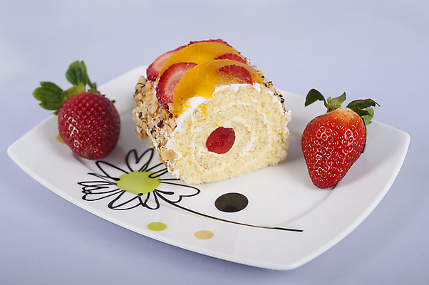 포토 JPG 해외이미지 그릇 접시 음식 과일 딸기 디저트 사람없음 과자 케이크 요식업 얼음 식사 견과류 흰색 신선 고급 달콤 크림 슬라이스 롤 복숭아 스펀지 해외포토 자연요소 식기 산업 컬러 컨셉 맛 파일형식 이미지허브