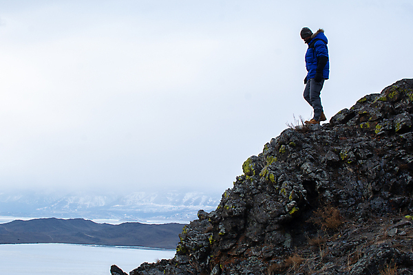 포토 JPG 해외이미지 구름 1 여행 백그라운드 컨셉 겨울 일러스트 배낭 자국 상상 자연 하늘 성공 산 미술 한명 서기 사람 풍경 야외 얼음 하이킹 추위 바위 저녁 신비 그림 절정 하이커 아크릴 해외포토 자연요소 계절 가방 모션 재질 레저 문화예술 돌_바위 야간 생태계 파일형식 이미지허브