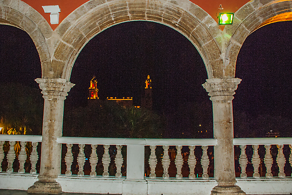 포토 JPG 해외이미지 전통 문화 여행 건축양식 하늘 휴가 거리 멕시코 사람없음 건물 장식 파란색 컬러풀 성당 교회 마을 탑 미국 도시 클래식 아치 정사각형 타운 히스패닉 유카탄 숭배 식민지 옛날 스타일 해외포토 도형 건축물 건축 컬러 컨셉 북아메리카 종교건축 파일형식 이미지허브