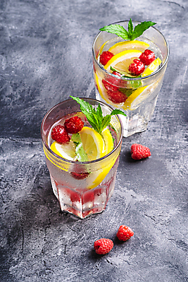 포토 JPG 해외이미지 잔 사람없음 신선 수분 레몬 레모네이드 민트 슬라이스 산딸기 콘크리트 해외포토 식기 과일 허브 에이드 파일형식 이미지허브