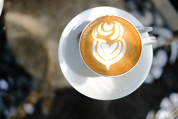 포토 JPG 해외이미지 커피 음료 음식 탁자 아침 주택 건강 사람없음 컵 카페 우유 신선 뜨거움 달콤 맛 크림 상쾌 카푸치노 라떼 모카 해외포토 주간 식기 감정 가구 컨셉 유제품 건물 상점 파일형식 이미지허브