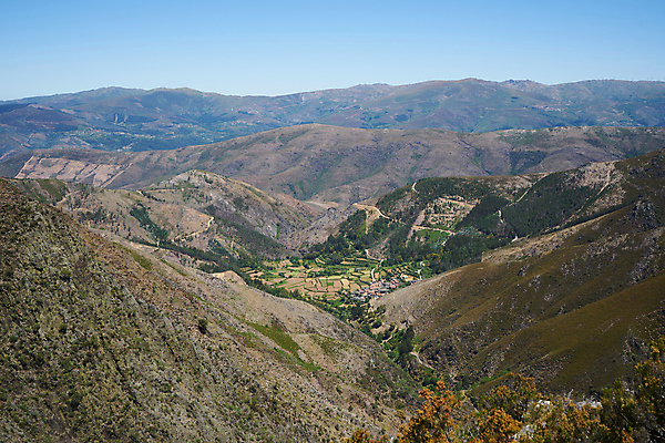 포토 JPG 해외이미지 유럽 여행 농업 자연 휴가 산 선인장 안테나 파노라마 풍경 사람없음 야외 초록색 여름 도시풍경 여행객 걷기 마을 계곡 하이킹 시골 도시 냄비 포르투갈 언덕 호기심 숨기 절정 해외포토 식물 계절 감정 나라 산업 컬러 컨셉 통신 모션 레저 촬영기법 사람 솥 생태계 파일형식 이미지허브