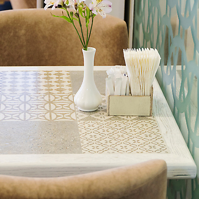 포토 JPG 해외이미지 디자인 꽃 종이 음식 가구 의자 건축양식 창문 탁자 실내 사람없음 내부 목재 장식 빛 갈색 식당 식사 저녁식사 카페 방 고급 우아함 냄비 냅킨 안락의자 카페테리아 스타일 해외포토 나무 식물 건축 컬러 생활용품 컨셉 재료 상점 솥 파일형식 이미지허브