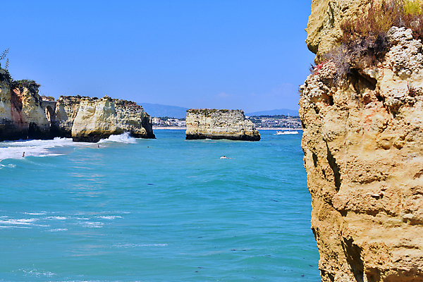 포토 JPG 해외이미지 유럽 바다 여행 자연 하늘 휴가 휴식 항해 파노라마 풍경 사람없음 물 여름 파란색 여행객 절벽 기쁨 개울 포르투갈 암초 내추럴 생태학 울퉁불퉁 웅장함 해외포토 자연요소 계절 교육 감정 나라 컬러 컨셉 배_교통 촬영기법 사람 강 생태계 파일형식 이미지허브