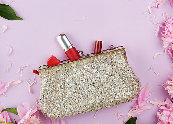 포토 JPG 해외이미지 꽃잎 꽃 실내 사람없음 화장품 립스틱 담기 보라색배경 파우치 해외포토 식물 백그라운드 가방 모션 내부 뷰티 보라색 파일형식 이미지허브