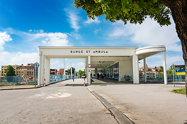 포토 JPG 해외이미지 나무 구름 유럽 여행 자연 하늘 휴가 휴식 건강 사람없음 야외 치료 여름 강 햇빛 목욕 도시 강가 휴양지 테라피 슬로바키아 해외포토 자연요소 식물 계절 나라 컨셉 의학 태양 뷰티 청결 장소 생태계 파일형식 이미지허브