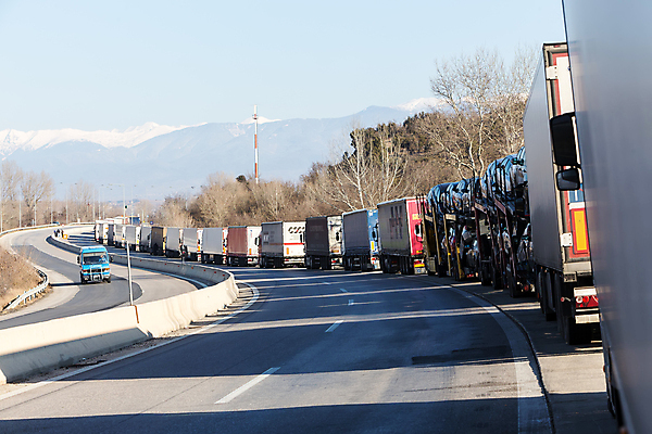 포토 JPG 해외이미지 나무 산업 도로 여행 곡선 비즈니스 교통시설 자동차 산 숙이기 풍경 경사 사람없음 목재 환경 운전 트럭 화물 시골 고속도로 정상 승차 숲 큼 주차 상업 짐차 트레일러 물류 줄서기 해외포토 식물 길 선 육상교통 포즈 교통 재료 모션 운송업 크기 시설 파일형식 이미지허브
