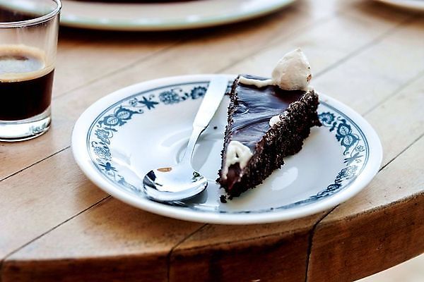 포토 JPG 해외이미지 전통 접시 커피 음식 조각 백그라운드 포크 재료 디저트 치즈 유제품 사람없음 장식 쿠키 케이크 초콜릿 이탈리아 사막 흐름 우유 프랑스 소용돌이 신선 뜨거움 액체 붓기 달콤 크림 서빙 코코아 요거트 와플 고립 무스 반투명 저지방 크림치즈 프로스팅 해외포토 식기 유럽 음료 컨셉 모션 회오리 맛 기름_음식 제빵 파일형식 이미지허브