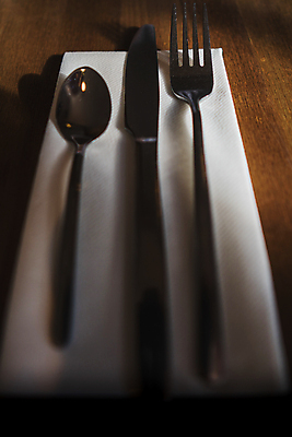 포토 JPG 해외이미지 식기 커피 음료 포크 탁자 그림자 사람없음 목재 컵 친구 빛 갈색 상점 숟가락 식사 저녁식사 거품 카페 우유 에너지 머그컵 흰색 신선 도자기 칼 맛 은색 먹기 컵받침 크림 질감 냅킨 브런치 점심식사 소셜 카페인 해외포토 나무 컬러 가구 컨셉 재료 관계 모션 유제품 수저 받침대 파일형식 이미지허브