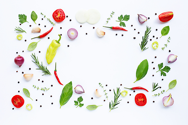 포토 JPG 해외이미지 백그라운드 채소 식재료 방울토마토 고추 단면 프레임 실내 마늘 사람없음 신선 흰배경 후추 바질 로즈메리 적양파 카피스페이스 해외포토 토마토 양파 내부 공백 흰색 허브 향신료 파일형식 이미지허브