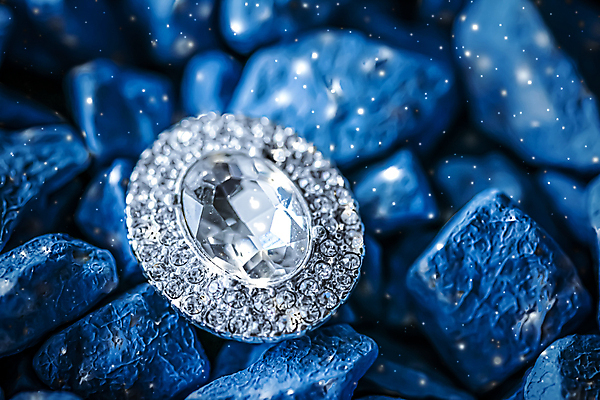 포토 JPG 해외이미지 장신구 실내 사람없음 귀걸이 조약돌 화려 우아함 보석 파란배경 다이아몬드 해외포토 백그라운드 컨셉 내부 파란색 돌_바위 광석 파일형식 이미지허브