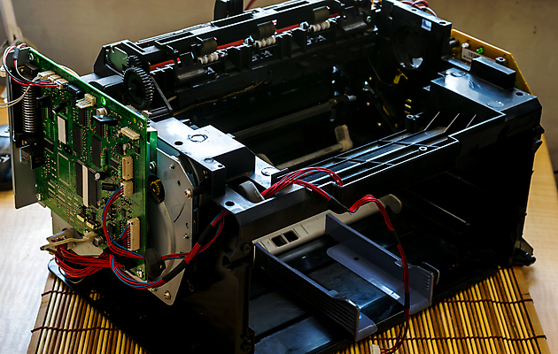 포토 JPG 해외이미지 산업 조각 부분 사람없음 컴퓨터 디지털 힘 기계 장비 기구 업무 작업실 수리 닫기 묘사 서비스 철사 고정 엔진 공학 모터 유지 마더보드 설치 해외포토 교육 모션 전자제품 작업 파일형식 이미지허브