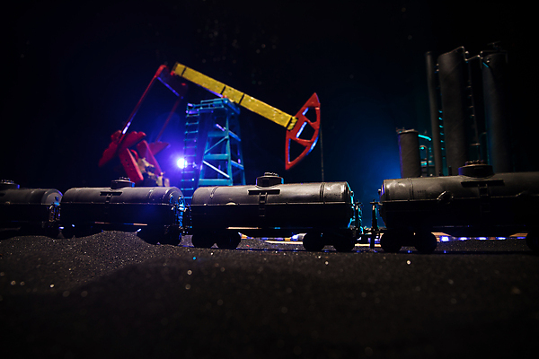 포토 JPG 해외이미지 식물 산업 백그라운드 비즈니스 공장 통 사람없음 경제 검은색 어둠 에너지 저수지 황금 역 휘발유 석유 야간 컨테이너 창고 시설 탱크 화석 연료 가스 수납 잭 자원 단상 펌프 사일로 송곳 조작 추출 파이프라인 해외포토 자연요소 컬러 공업 교통시설 파이프_관 파일형식 이미지허브