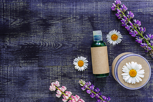 포토 JPG 해외이미지 꽃 얼굴 컨셉 신체 재료 자연 건강 사람없음 치료 약 라벨 스파 목욕 화장품 공백 욕실 신선 상품 정상 컨테이너 허브 세제 피부 크림 유기농 로션 패키지 아로마테라피 테라피 내추럴 여드름 돌봄 바디케어 에센스 캐모마일 핸드메이드 브랜딩 해외포토 식물 웰빙 산업 의학 모션 프레임 신체부위 뷰티 청결 생태계 파일형식 이미지허브