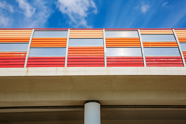 포토 JPG 해외이미지 주간 구름 벽 백그라운드 오렌지 건축양식 교통시설 하늘 사람없음 야외 건물 빨간색 파란색 컬러풀 노란색 도시 판넬 고속도로 보호 공학 콘크리트 해외포토 자연요소 건축물 교육 건축 도로 컬러 교통 컨셉 과일 시설 파일형식 이미지허브
