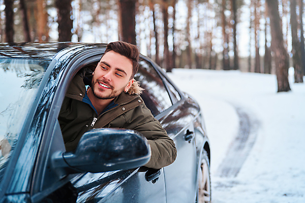 포토 JPG 해외이미지 백인 1 라이프스타일 손 응시 남자 행복 도로 여행 크리스마스 겨울 의자 비즈니스 교통시설 자동차 성공 휴가 새로움 실내 한명 사람 앉기 성인 야외 검은색 운전 비즈니스맨 바퀴 운전사 고급 숲 주인 대여 자동 해외포토 서양인 직업 시선 계절 기념일 감정 길 육상교통 컬러 가구 교통 컨셉 모션 내부 생활 신체부위 직장인 시설 파일형식 이미지허브