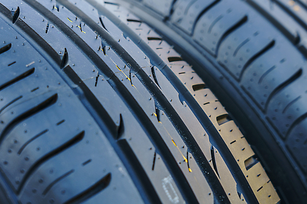 포토 JPG 해외이미지 자동차 새로움 안전 사람없음 바퀴 닫기 브레이크 묘사 그림 타이어 부드러움 고무 자동 해외포토 육상교통 컨셉 모션 감각 파일형식 이미지허브