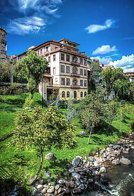 포토 JPG 해외이미지 주간 나무 구름 여행 건축양식 창문 하늘 지붕 주택 사람없음 건물 물 파란색 강 맑음 미국 봄 도시 남아메리카 도심 언덕 암초 에콰도르 타운 식민지 옛날 해외포토 자연요소 식물 건축물 계절 건축 컬러 북아메리카 날씨 아메리카 파일형식 이미지허브