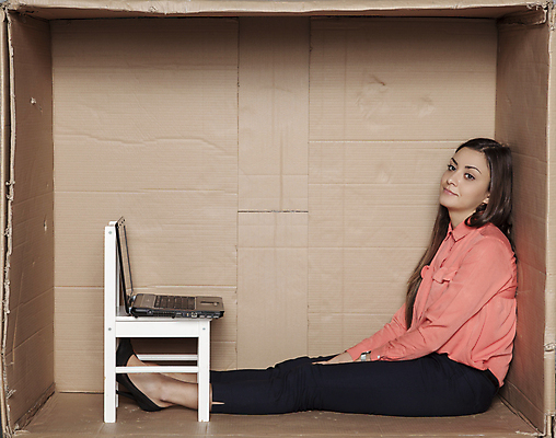 포토 JPG 해외이미지 전신 백인 여자 의자 한명 앉기 성인 옆모습 노트북 상자 사무실 업무 비즈니스우먼 갇힘 답답함 성인여자한명만 해외포토 서양인 1 뷰포인트 가구 비즈니스 모션 사람 전자제품 작업 직장인 감각 여자한명만 성인여자만 파일형식 이미지허브