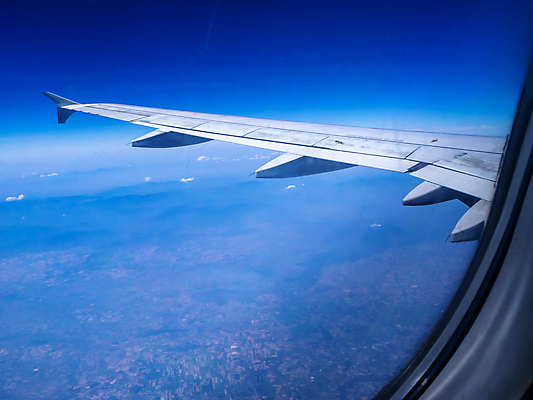 포토 JPG 해외이미지 구름 디자인 응시 바다 섬 여행 날개 비즈니스 창문 교통시설 하늘 휴가 비행기 실내 안테나 사람없음 파란색 흰색 도시 항공 상업 제트기 승객 우주산업 대패 수평선 해외포토 자연요소 시선 산업 컬러 교통 통신 항공교통 대중교통 내부 우주 시설 파일형식 이미지허브