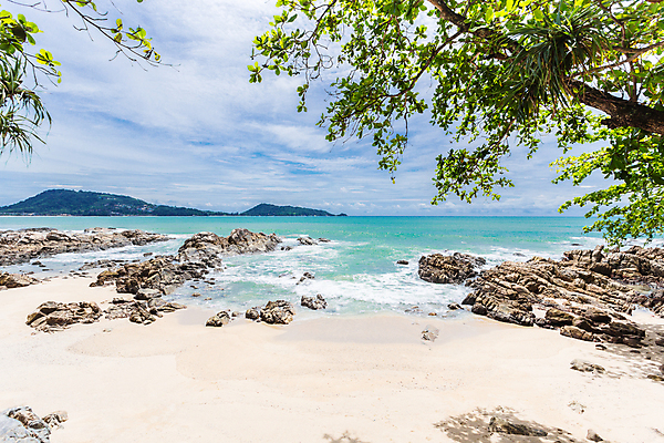 포토 JPG 해외이미지 나무 구름 아시아 모래 파도 바다 섬 여행 태국 자연 하늘 휴가 휴식 산 안테나 손바닥 풍경 사람없음 야외 여름 파란색 맑음 흰색 만 보트 엽서 석호 안다만 터키석 파라다이스 푸켓 해외포토 자연요소 식물 손 계절 나라 컬러 컨셉 배_교통 통신 날씨 보석 편지 생태계 파일형식 이미지허브