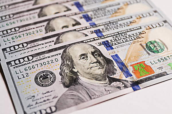 포토 JPG 해외이미지 라이프스타일 디자인 종이 지폐 돈 비즈니스 성공 사람없음 금융 경제 판매 쌓기 달러 미국 흰색 재산 투자 상업 이익 계산서 빚 세금 수입 해외포토 컬러 컨셉 북아메리카 모션 생활 파일형식 이미지허브