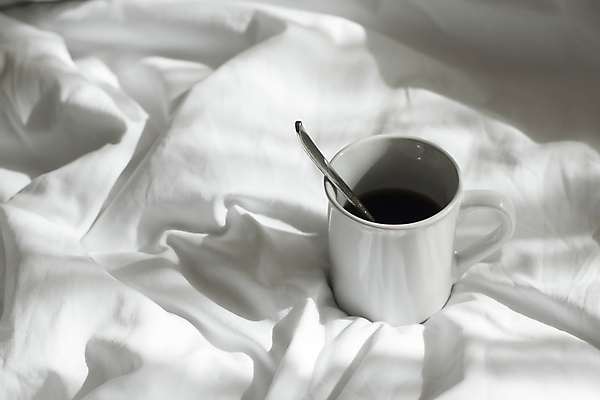 포토 JPG 해외이미지 라이프스타일 커피 음료 백그라운드 컨셉 호텔 아침 휴가 휴식 주택 따뜻함 사람없음 컵 빛 우주 숟가락 카페 침실 방 머그컵 가을 흰색 침대 차 아침식사 담요 위치 시트 에스프레소 쉬운 스타일 미니멀리스트 미니멀 해외포토 주간 식기 계절 컬러 가구 숙소 수저 건물 생활 상점 식사 파일형식 이미지허브