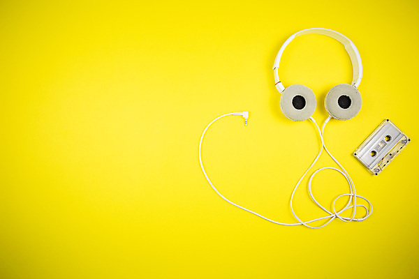 포토 JPG 해외이미지 디자인 음악 백그라운드 비즈니스 모바일 사람없음 컴퓨터 디지털 검은색 헤드폰 소리 듣기 장비 CD 흰색 카세트테이프 코드 볼륨 연결 휴대용 DJ 마이크 오브젝트 오디오 철사 스테레오 진행 고립 해외포토 컬러 음향기기 모션 문화예술 전자제품 파일형식 이미지허브