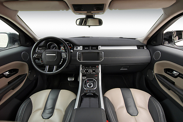 포토 JPG 해외이미지 디자인 스포츠 의자 창문 교통시설 모션 자동차 유리 새로움 실내 안전 사람없음 내부 가로 소리 장비 벨트 판넬 바퀴 뜨거움 고급 가죽 속도 승객 시스템 난방 네비게이션 위로 GPS 계기판 자동 제어 스타일 해외포토 잡화 육상교통 가구 교통 컨셉 재질 시설 파일형식 이미지허브