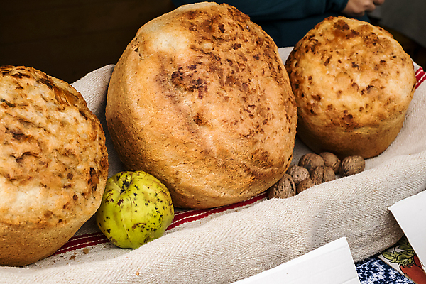 포토 JPG 해외이미지 전통 접시 계절 문화 음식 빵 조각 백그라운드 크리스마스 탁자 휴가 디저트 부활절 기념 건강 육류 요리 사람없음 목재 장식 빨간색 갈색 케이크 축제 식사 저녁식사 빵집 흰색 시골 축하 신선 달콤 맛 설탕 굽기 심볼 광택 레시피 루마니아 덩어리 점심식사 시나몬 핸드메이드 해외포토 나무 식기 기념일 유럽 컬러 가구 컨셉 식재료 재료 상점 구이 파일형식 이미지허브