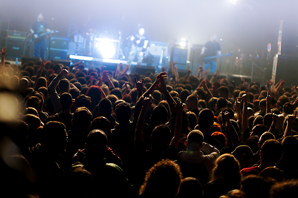 포토 JPG 해외이미지 행복 실루엣 별 음악 전등 사람 이벤트 사람없음 빛 청춘 파티 축제 소리 콘서트 공연 음악가 무대 축하 춤 악단 부채 그룹 군중 야간 클럽 쇼 인기 생존 유흥 해외포토 자연요소 직업 감정 컨셉 문화예술 조명 촬영기법 파일형식 이미지허브