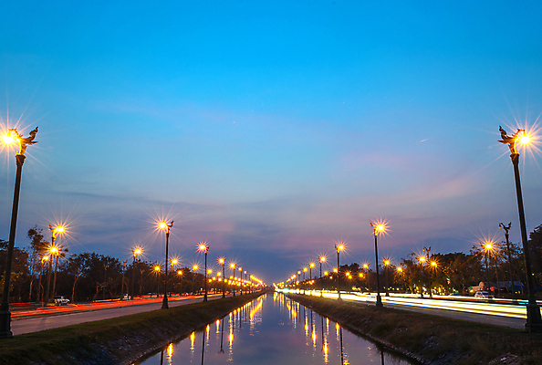 포토 JPG 해외이미지 도로 선 여행 백그라운드 비즈니스 건축양식 교통시설 모션 자동차 태국 하늘 추상 전등 거리 풍경 사람없음 건물 빨간색 물 파란색 빛 강 도시풍경 반사 일몰 흰색 도시 고속도로 야간 속도 방콕 소셜네트워크 해외포토 자연요소 건축물 건축 아시아 길 육상교통 컬러 교통 무늬 조명 노을 시설 파일형식 이미지허브