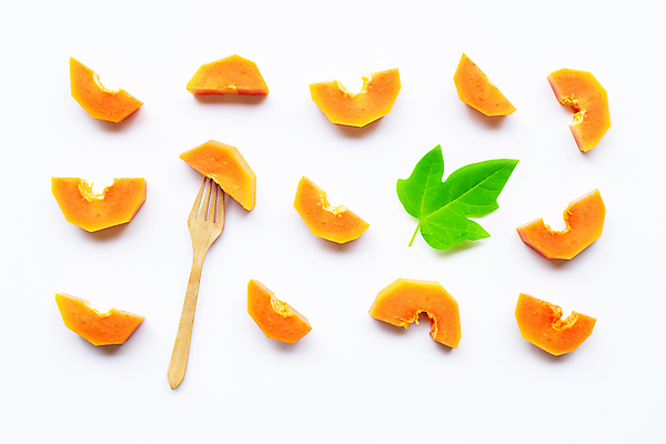 포토 JPG 해외이미지 잎 실내 사람없음 열대과일 흰배경 과일조각 나무포크 파파야 해외포토 식물 조각 백그라운드 포크 과일 내부 흰색 파일형식 이미지허브