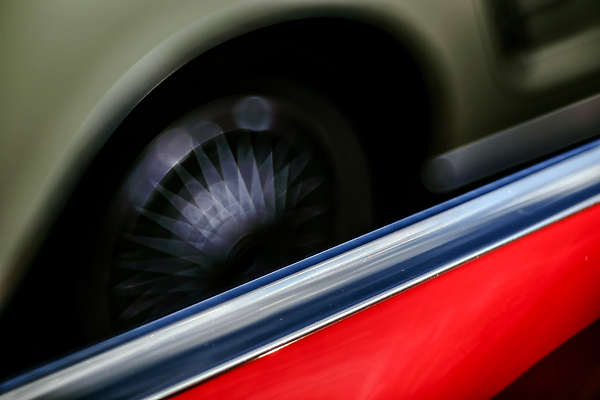 포토 JPG 해외이미지 디자인 백그라운드 컨셉 곡선 부분 자동차 유리 추상 미술 사람없음 빛 반사 금속 수확 골동품 역사 클래식 은색 소프트포커스 향수 묘사 오브젝트 질감 서식 복고 광택 범퍼 옛날 자동 스타일 카피스페이스 해외포토 선 육상교통 컬러 무늬 농업 재질 문화예술 촬영기법 화장품 공백 파일형식 이미지허브