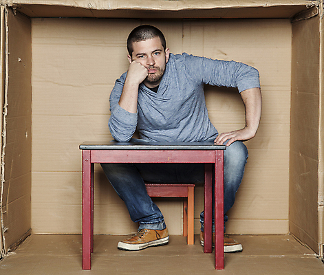 포토 JPG 해외이미지 전신 백인 남자 의자 탁자 한명 앉기 성인 앞모습 상자 사무실 업무 비즈니스맨 갇힘 답답함 성인남자한명만 해외포토 서양인 1 뷰포인트 가구 비즈니스 모션 사람 작업 직장인 감각 남자한명만 성인남자만 파일형식 이미지허브