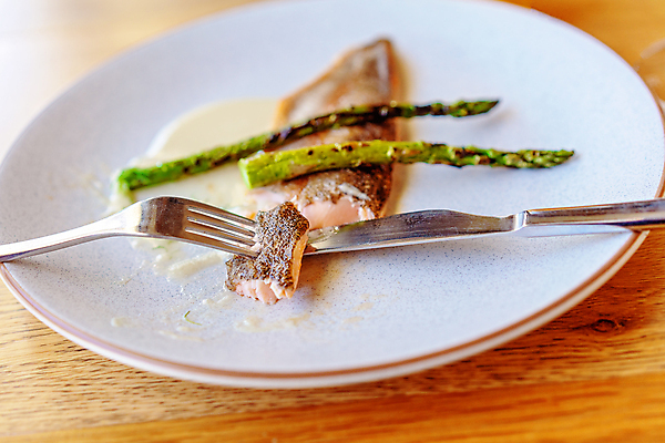 포토 JPG 해외이미지 전통 접시 음식 바다 조각 백그라운드 포크 다이어트 채소 부분 탁자 건강 어류 요리 사람없음 강 요식업 식사 저녁식사 튀김 신선 뜨거움 칼 우아함 맛 호주 그릴 상품 작음 굽기 먹기 해산물 크림 준비 아스파라거스 단백질 송어 수목 해외포토 식기 산업 가구 컨셉 모션 주방용품 수중동물 오세아니아 크기 구이 영양소 파일형식 이미지허브