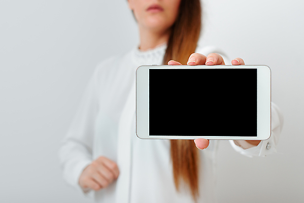 포토 JPG 해외이미지 모델 포즈 백그라운드 유니폼 비즈니스 장신구 통신 넥타이 모바일 정장 사람없음 스마트폰 핸드폰 스크린 검은색 전시 피규어 흰색 잡기 네트워크 묘사 레이아웃 각도 보여주기 설정 관심 목업 카피스페이스 해외포토 잡화 옷 컬러 모션 전자제품 스마트기기 공백 미니어처 파일형식 이미지허브