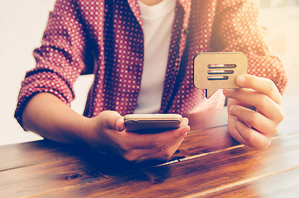 포토 JPG 해외이미지 백인 라이프스타일 손 백그라운드 인터넷 비즈니스 배낭 텍스트 통신 탁자 모바일 세포 사람 앉기 사람없음 파란색 스마트폰 핸드폰 독서 디지털 스크린 공책 흰색 관찰 타이핑 잡기 도시 시간 업무 작업실 메시지 손톱 무선전화기 전화기 스마트 소셜 해외포토 서양인 컬러 가구 컨셉 가방 모션 문구용품 생활 신체부위 전자제품 스마트기기 작업 파일형식 이미지허브