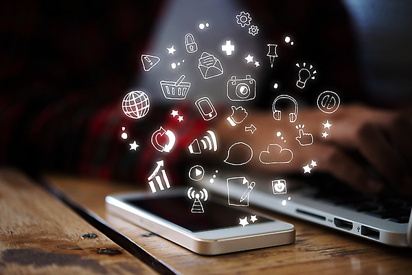 포토 JPG 해외이미지 아이콘 손 백그라운드 인터넷 비즈니스 통신 손가락 사람 사람없음 스마트폰 글로벌 디지털 스크린 웹 장비 터치 잡기 네트워크 낙서 연결 휴대용 무선전화기 읽기 오브젝트 전자 멀티미디어 소셜 네트워킹 해외포토 모션 신체부위 핸드폰 스마트기기 전화기 파일형식 이미지허브