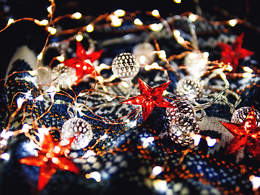 포토 JPG 해외이미지 별 백그라운드 크리스마스 겨울 패턴 휴가 조명 새해 따뜻함 사람없음 장식 빨간색 어둠 축하 원형 야간 저녁 스웨터 니트 마법 짜임 해외포토 자연요소 도형 계절 기념일 컬러 컨셉 상의 무늬 파일형식 이미지허브