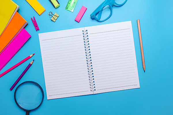 포토 JPG 해외이미지 디자인 교육 종이 백그라운드 컨셉 일러스트 비즈니스 학교 탁자 추상 문구용품 자 창조 사람 사람없음 그래픽 컬러풀 사무실 연필 펜 노란색 우주 쪽지 공책 공백 흰색 키보드 업무 플랫 정상 책상 오브젝트 지우개 문서 크레파스 클립 위치 고립 파스텔톤 공급 카피스페이스 해외포토 컬러 가구 무늬 학용품 필기구 작업 파일형식 이미지허브