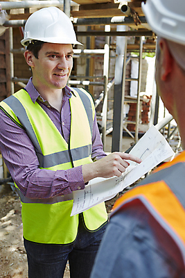 포토 JPG 해외이미지 백인 직업 남자 건축양식 부동산 노동자 주택 함께함 안전 사람 두명 건물 세로 30대 인테리어 노란색 재킷 조끼 작업 전문직 감독 계획 건축가 토론 확인 경영자 청사진 건축업자 해외포토 서양인 건축물 디자인 건축 컬러 컨셉 장년 외투 재산 리더 파일형식 이미지허브