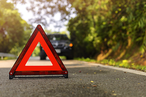 포토 JPG 해외이미지 배너 자동차 경고 사람없음 아웃포커스 고장 알림 심볼 신호 도로표지판 자동차사고 해외포토 도로 육상교통 촬영기법 표지판 교통사고 파일형식 이미지허브