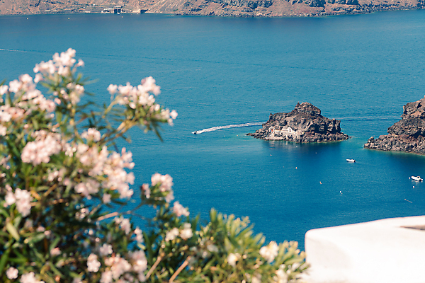 포토 JPG 해외이미지 라이프스타일 바다 섬 여행 요트 하늘 휴가 사람없음 물 파란색 맑음 흰색 만 보트 고급 큼 크루즈 갑판 지중해 그리스 함선 네비게이션 산토리니 그리스인 뱃놀이 코르푸 해외포토 자연요소 서양인 유럽 컬러 컨셉 배_교통 날씨 생활 전통놀이 크기 파일형식 이미지허브