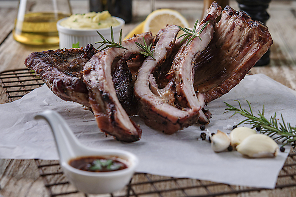 포토 JPG 해외이미지 접시 음식 백그라운드 포크 탁자 마늘 육류 스테이크 요리 비프스테이크 사람없음 목재 빨간색 주방 식당 검은색 식사 저녁식사 어둠 소고기 신선 뜨거움 칼 중앙 맛 그릴 바비큐 자르기 굽기 허브 향신료 소금 후추 로즈메리 점심식사 등심 정육점 해외포토 나무 식물 식기 컬러 가구 컨셉 채소 식재료 재료 모션 주방용품 서양음식 상점 구이 향미료 파일형식 이미지허브