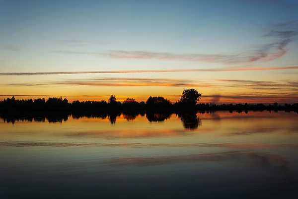 포토 JPG 해외이미지 나무 구름 호수 백그라운드 오렌지 자연 하늘 아침 풍경 사람없음 야외 가로 물 여름 파란색 빛 강 컬러풀 햇빛 반사 일출 황혼 일몰 새벽 거울 연못 저녁 장면 수평선 해외포토 주간 자연요소 식물 계절 컬러 과일 태양 노을 야간 생태계 파일형식 이미지허브