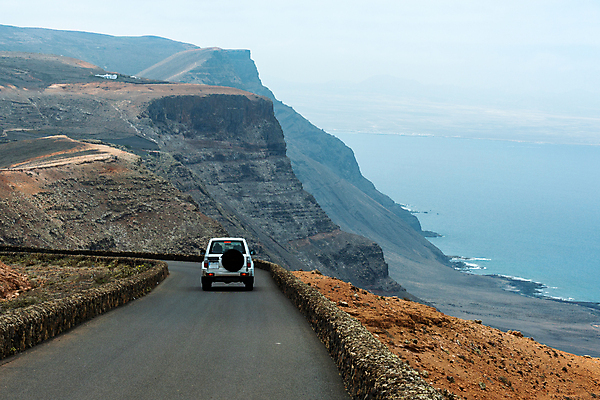 포토 JPG 해외이미지 구름 유럽 도로 선 여행 곡선 자동차 자연 하늘 산 파노라마 풍경 사람없음 야외 여름 파란색 침묵 고요 흰색 시골 고속도로 스페인 정상 아스팔트 언덕 장면 지역 내추럴 선로 절정 수평선 해외포토 자연요소 계절 나라 길 육상교통 컬러 교통시설 촬영기법 소리 생태계 파일형식 이미지허브